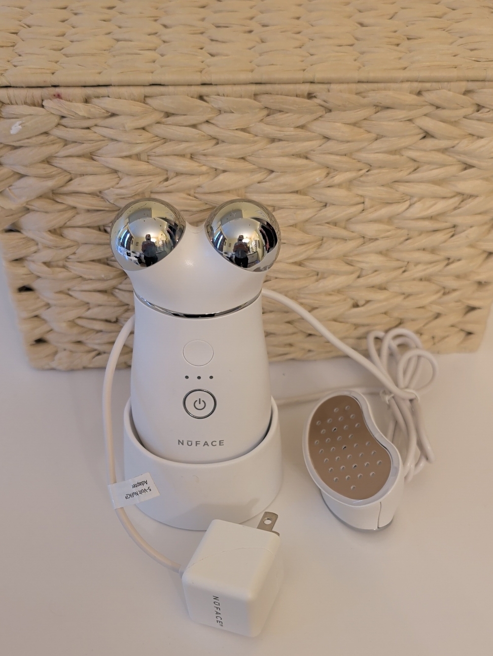 NuFACE TRINITY + Miocrocurrent & Red Light Facial Toning Device